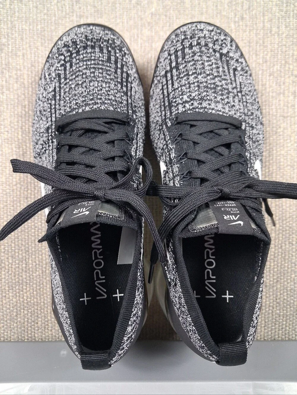 Nike Air VaporMax Flyknit 3 Sneakers Womens 10 Oreo Black White Athletic Running